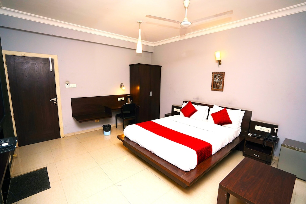 OYO 18373 Hotel Europa Inn