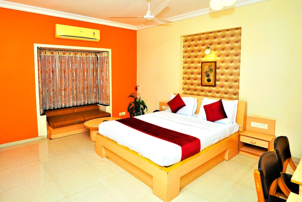 OYO 18373 Hotel Europa Inn