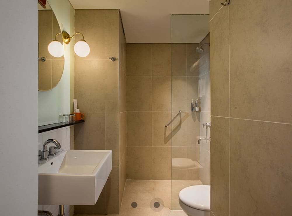 Kampi Hotel Tunjungan – Surabaya