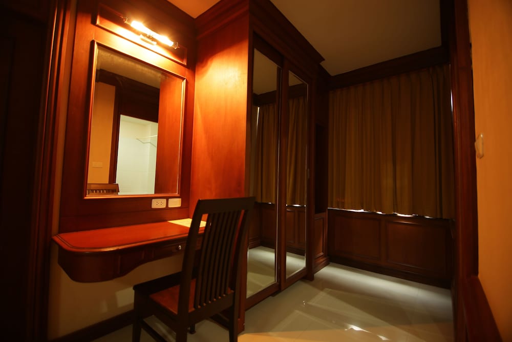 Convenient Park Bangkok Hotel