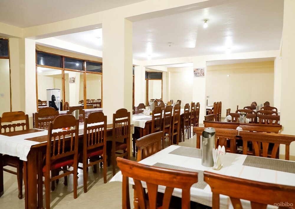 Oyo 12425 Neha Palace