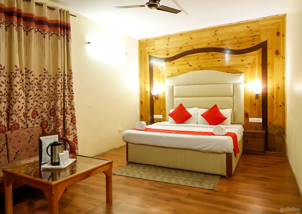 Oyo 12425 Neha Palace