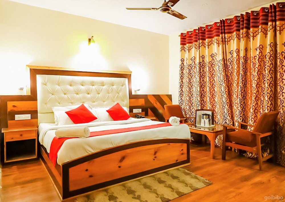Oyo 12425 Neha Palace