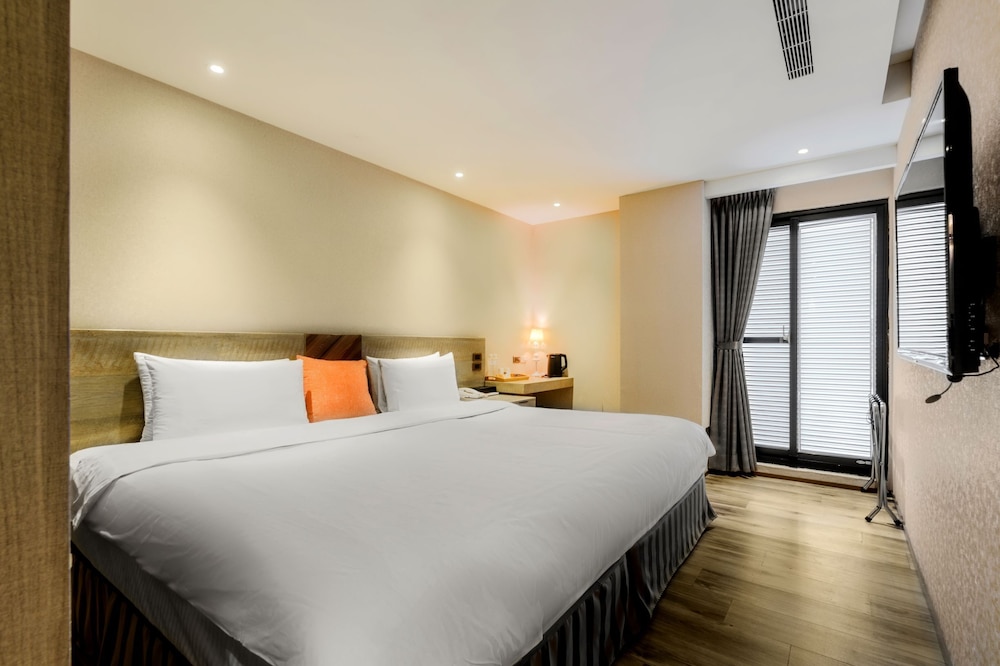Lan Kwai Fong Garden Hotel
