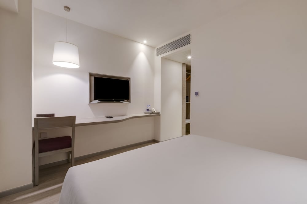 7 Apple Hotel Mahape