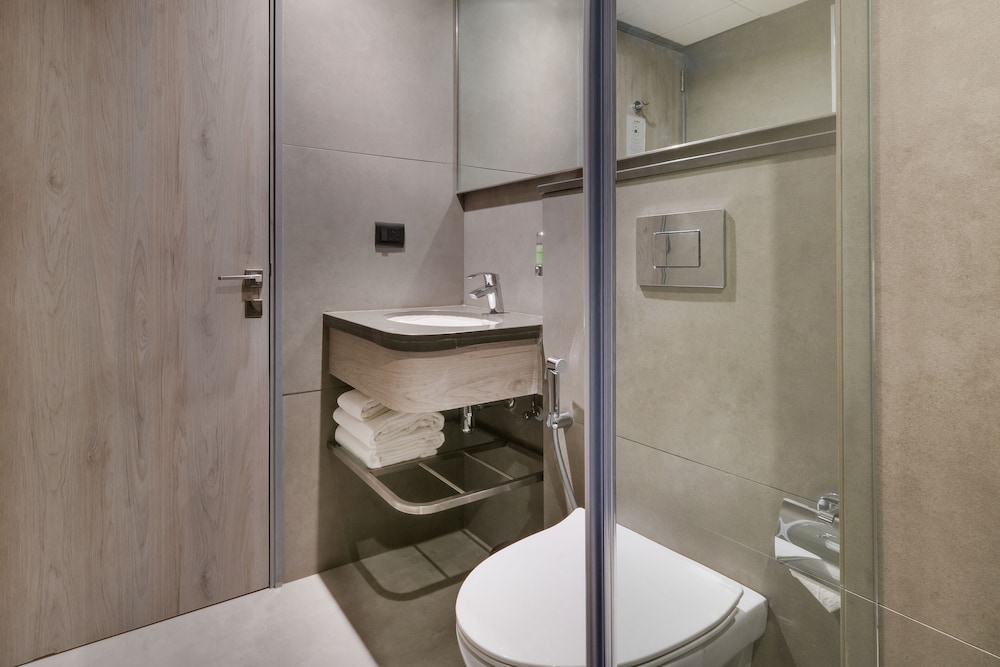 7 Apple Hotel Mahape