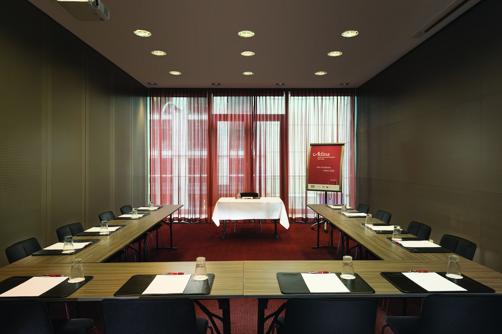 Adina Apartment Hotel Frankfurt Neue Oper