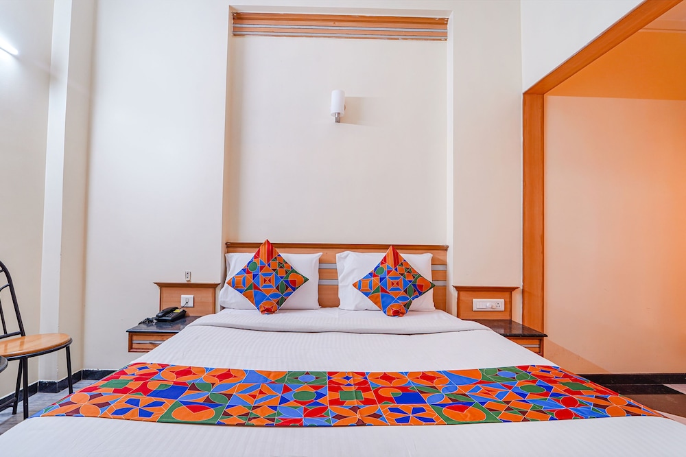 FabHotel ESS Paradise