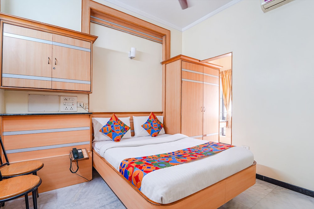 FabHotel ESS Paradise
