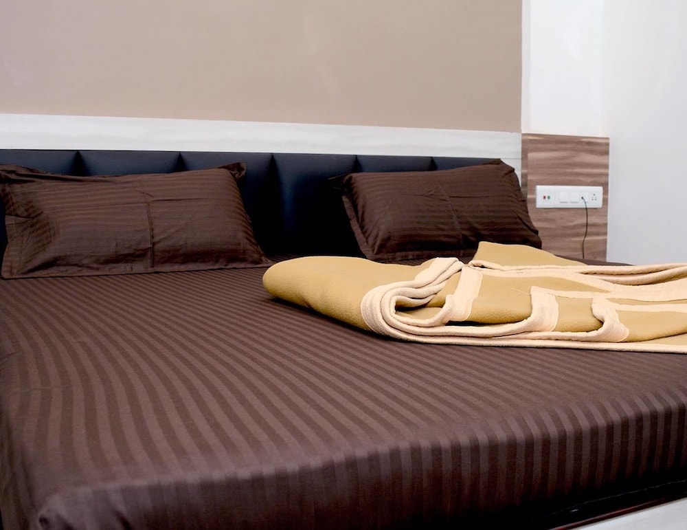 SHREE HOTEL