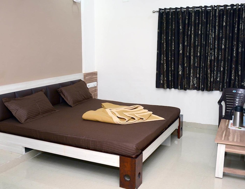 SHREE HOTEL