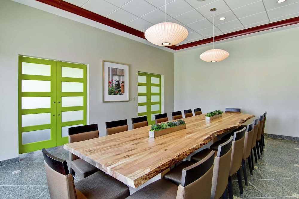 Hilton Garden Inn Ottawa Airport
