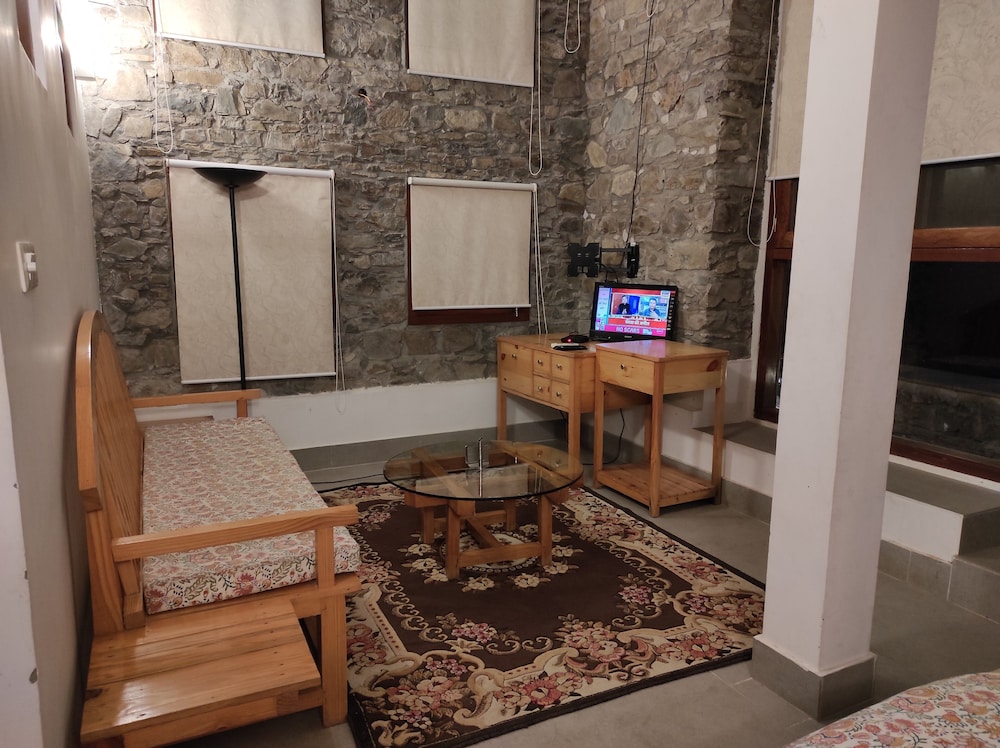 Tiaraa Monolith Lake Resort