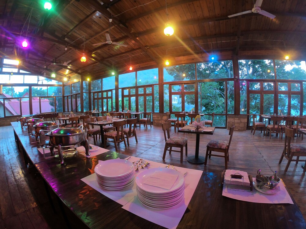 Tiaraa Monolith Lake Resort