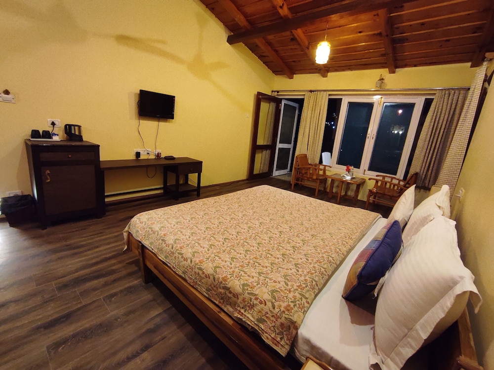 Tiaraa Monolith Lake Resort
