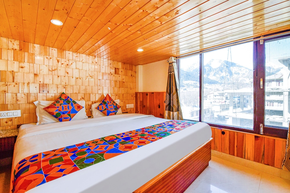 Fabhotel Mayra Grand