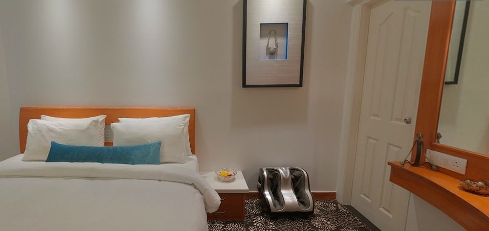 Melange - Opp UB City