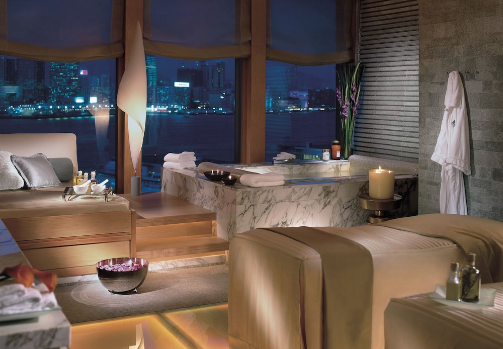 Four Seasons Hotel Hong Kong