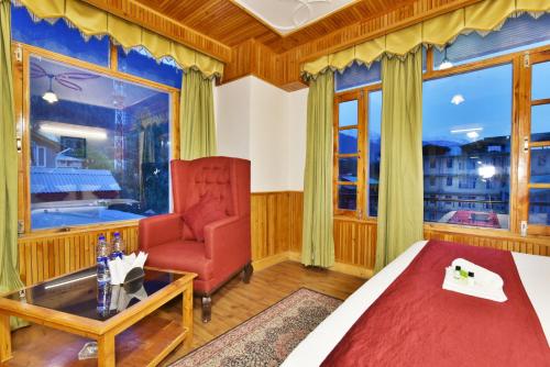 Hotel Himgiri (2 min walking from Mall Road), Manali