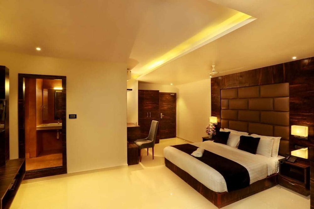 Aura One Hotel