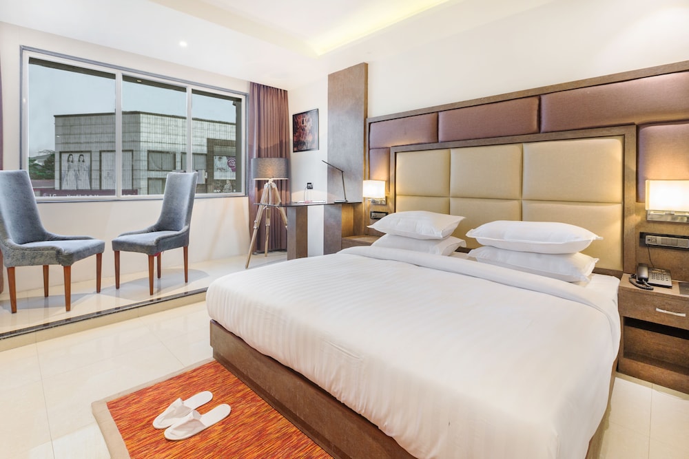 Aura One Hotel