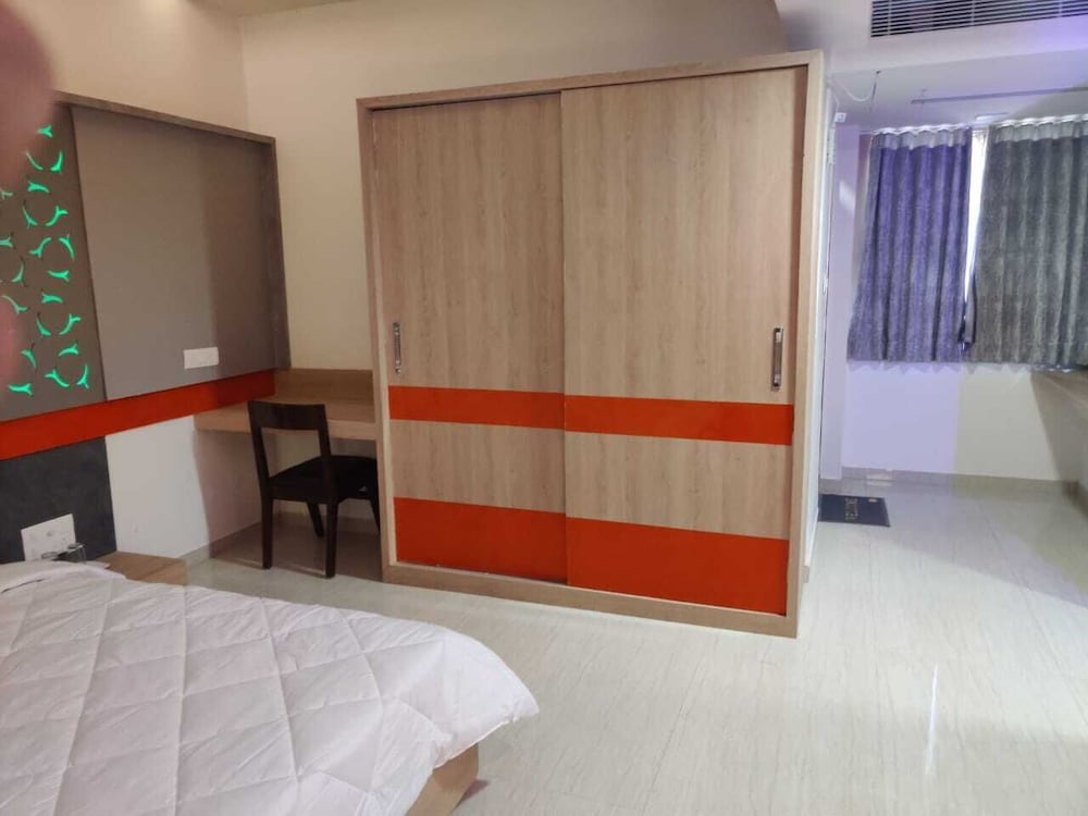 Hotel The Grand Takshak