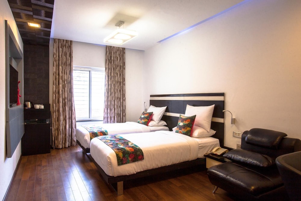 Hotel Purple Brigade