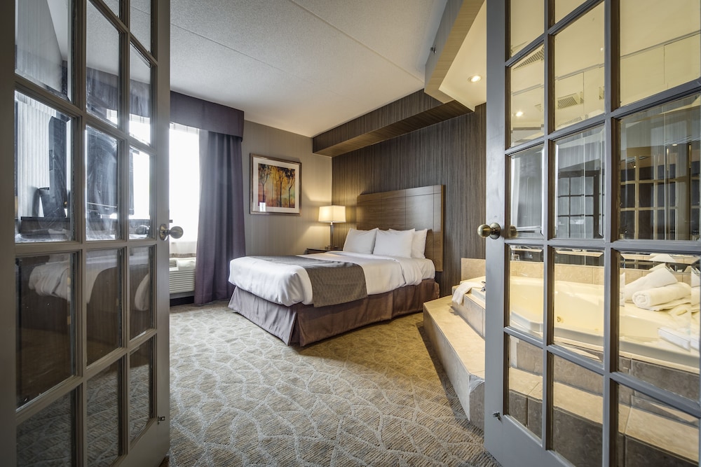 Monte Carlo Inn Airport Suites