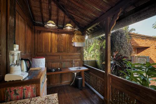 Kawan Antique Ubud Villa