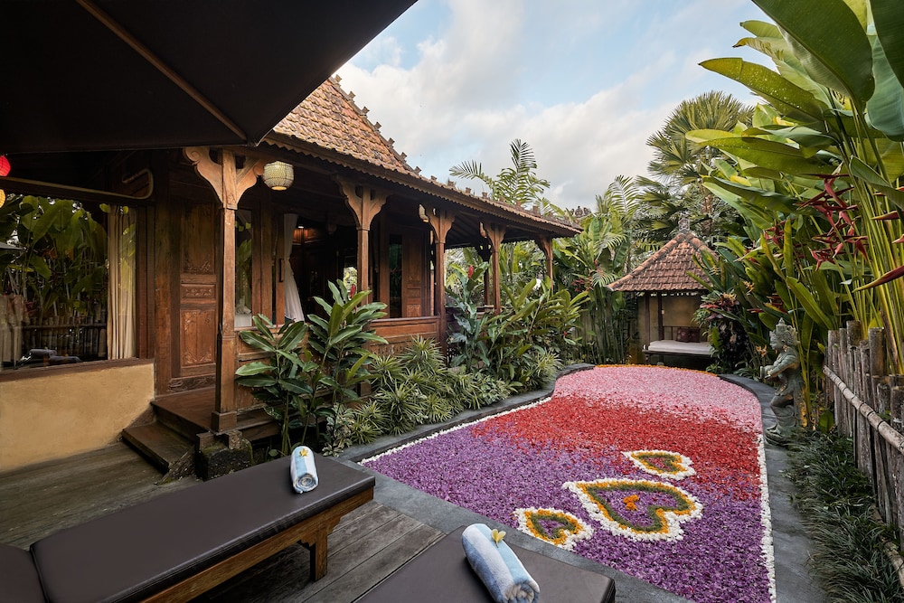 Kawan Antique Ubud Villa