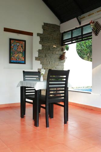 Mayas Beach House - Boutique Serviced Villa