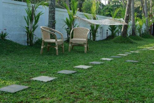 Mayas Beach House - Boutique Serviced Villa