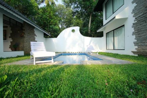 Mayas Beach House - Boutique Serviced Villa