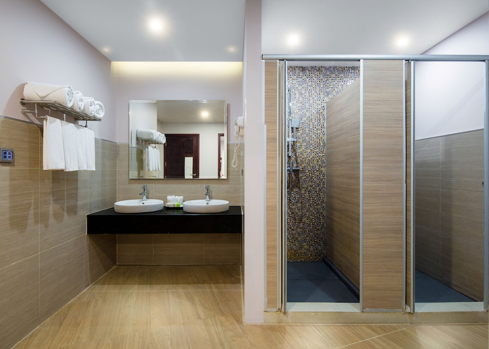 Aiyara Grand Hotel