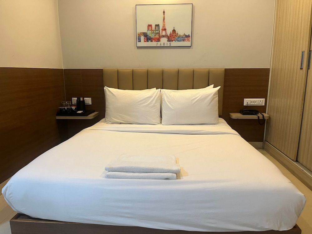 Avenue Suites