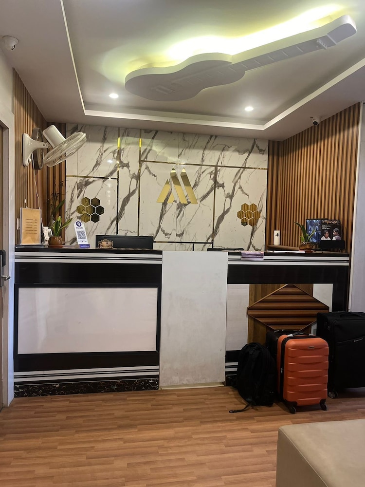 Avenue Suites