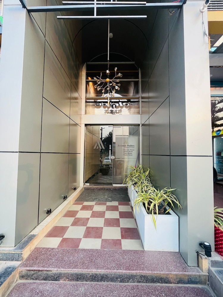 Avenue Suites