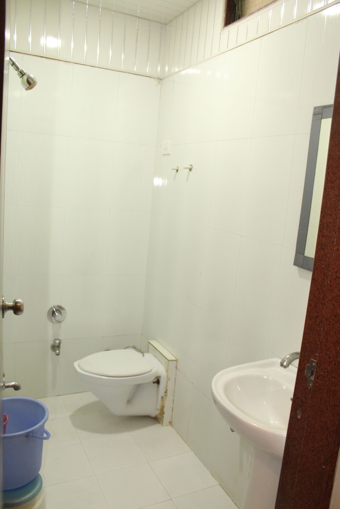 Hotel Goodluck Residency 500 meters from Nakki lake