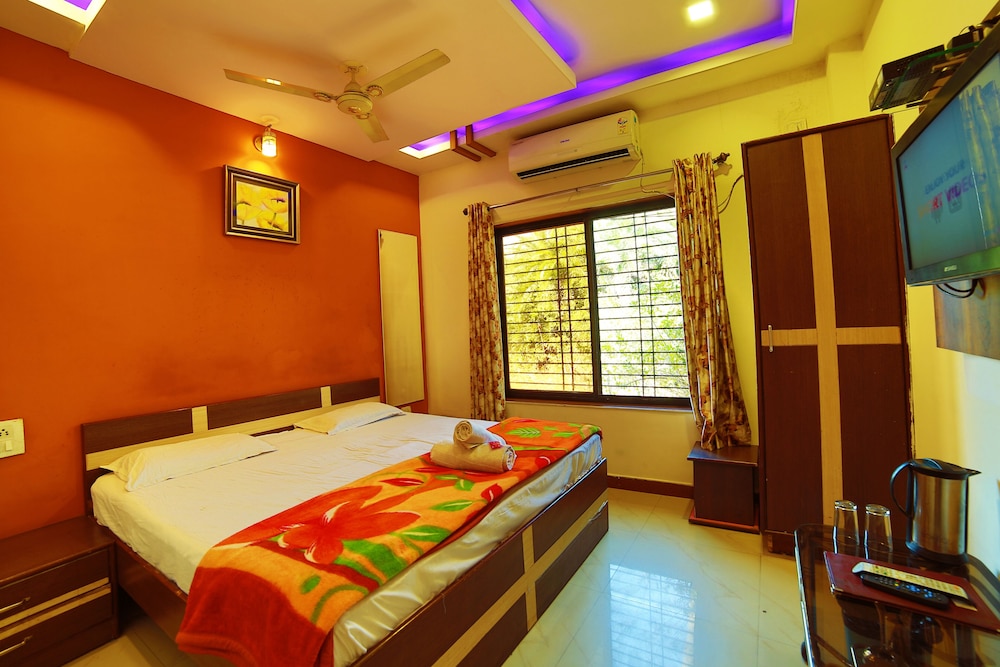 Hotel Goodluck Residency 500 meters from Nakki lake
