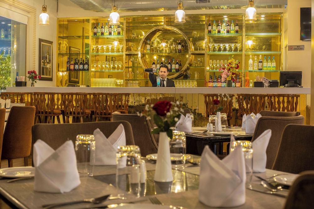 Hotel Luxe Opera NH8 – 7km from IGI Airport Delhi