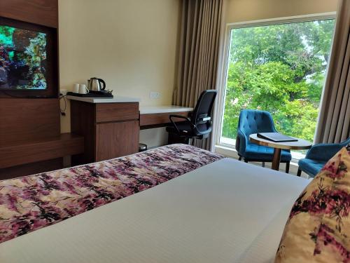 Hotel Luxe Opera NH8 – 7km from IGI Airport Delhi