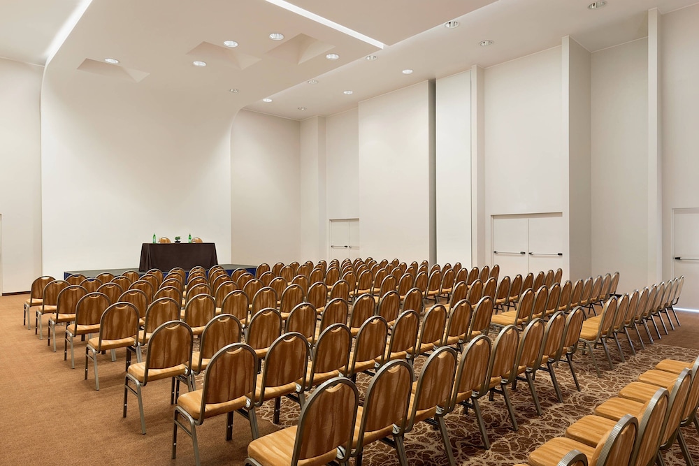 Sheraton Milan Malpensa Airport Hotel & Conference Center