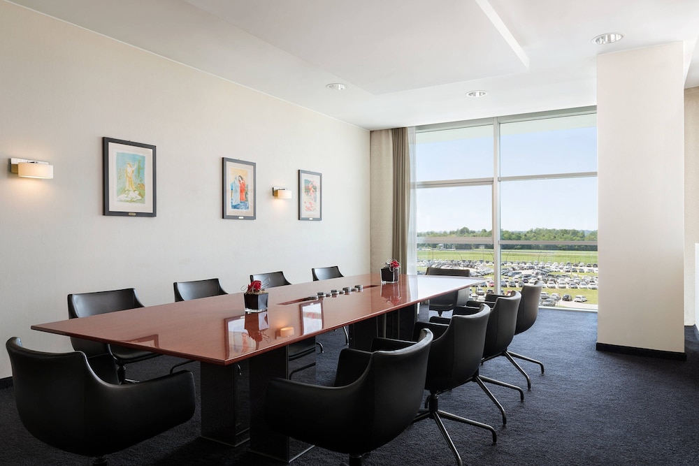 Sheraton Milan Malpensa Airport Hotel & Conference Center
