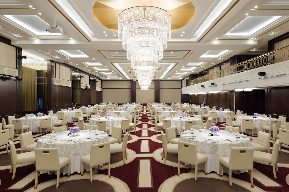 The Hotel Galleria Jeddah, Curio Collection by Hilton