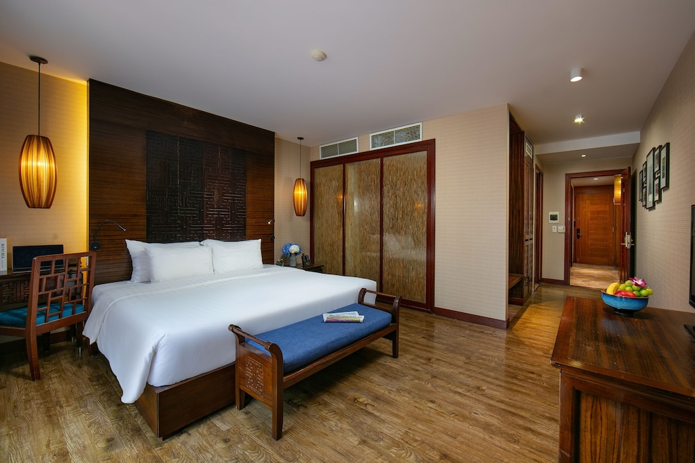 Oriental Suites Hotel & Spa