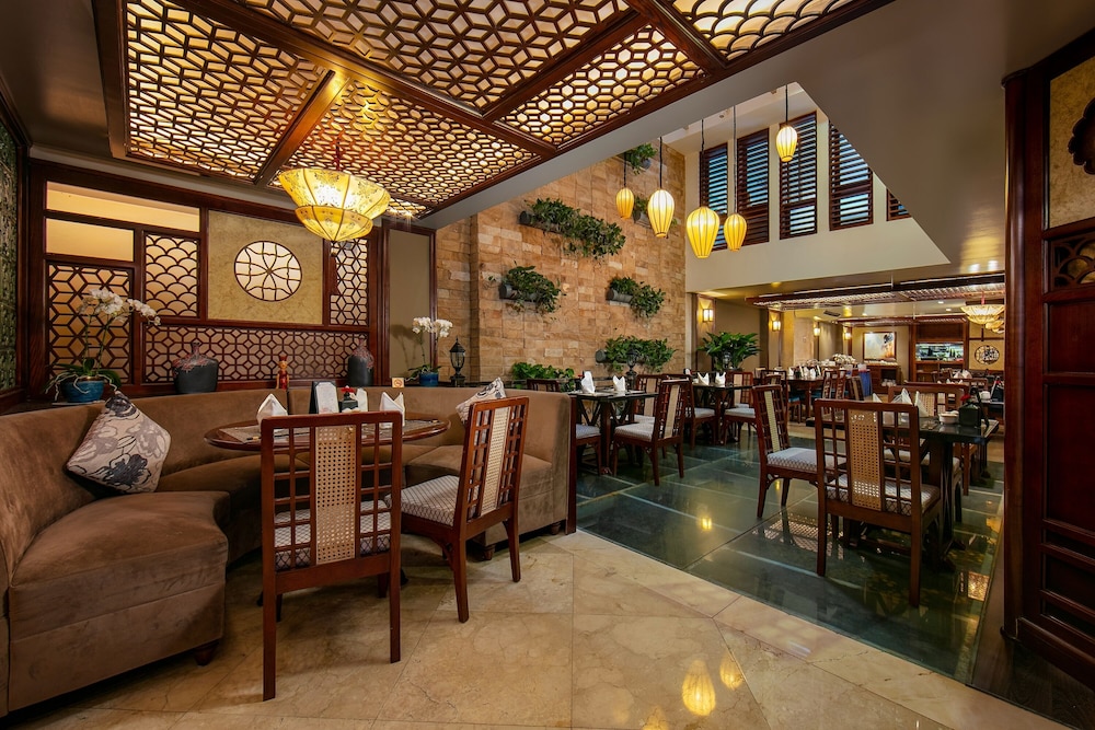 Oriental Suites Hotel & Spa