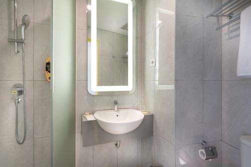 YELLO Hotel Manggarai