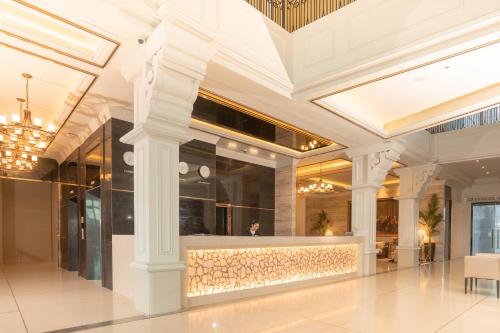 The Monarch Hotel