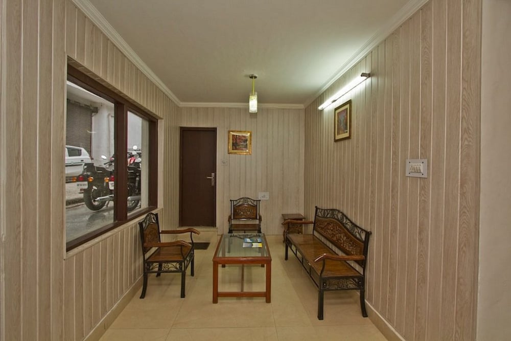  Hotel Ambika Residency Manali