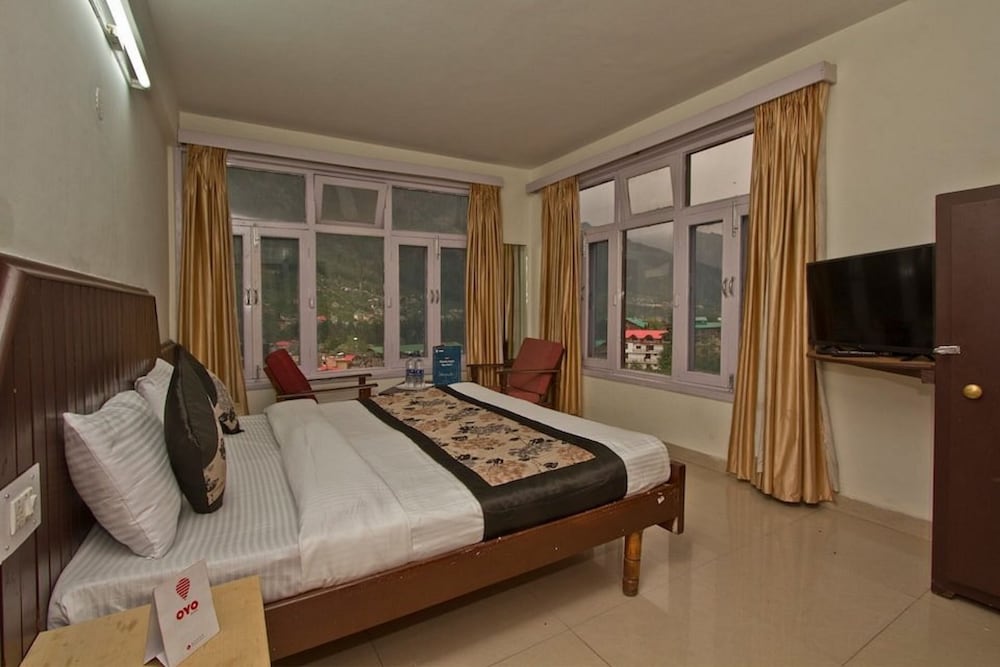 Hotel Ambika Residency Manali